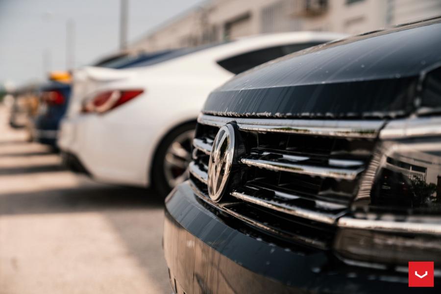 Детали экстерьера Volkswagen Tiguan R-Line on Vossen Wheels (CV10) 2019 года  (фото 26 из 36)